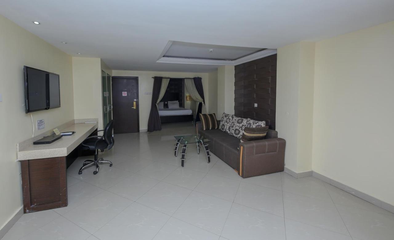 Ksf Place Alaka Lagos Extérieur photo
