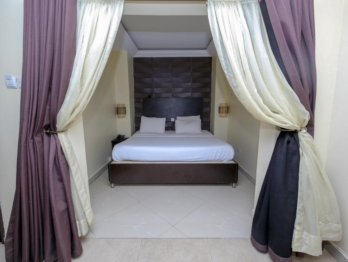 Ksf Place Alaka Lagos Extérieur photo