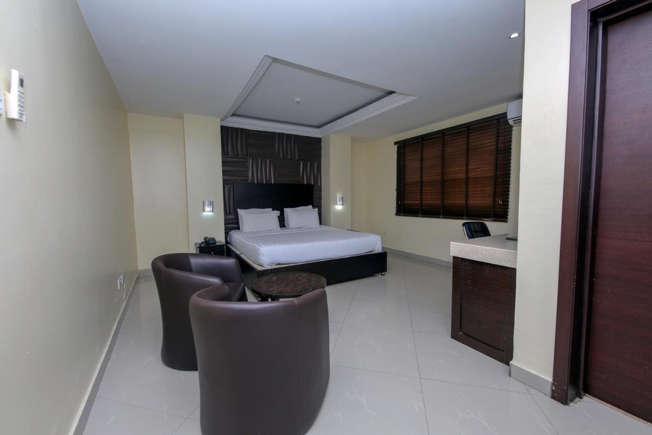 Ksf Place Alaka Lagos Extérieur photo