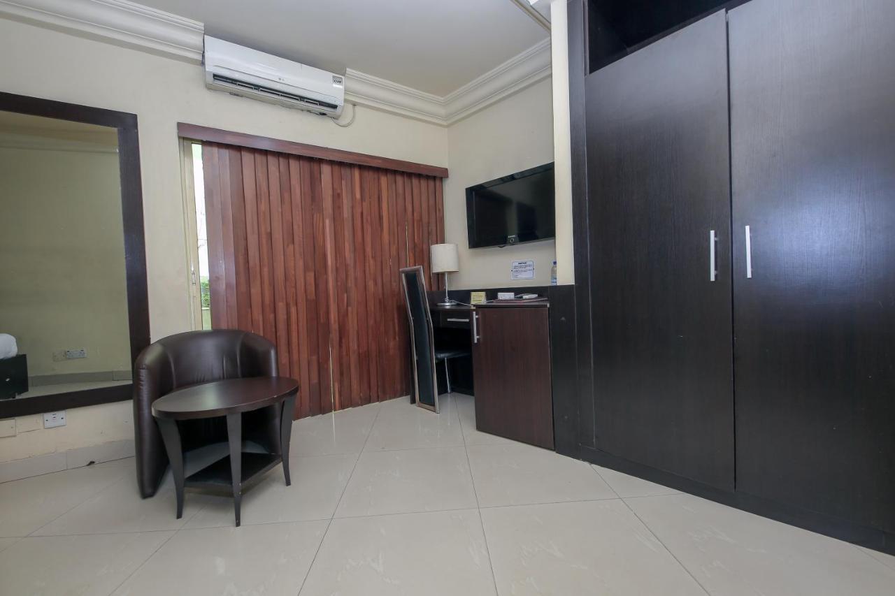 Ksf Place Alaka Lagos Extérieur photo