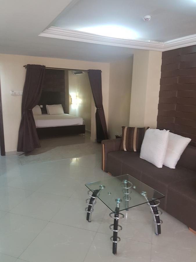 Ksf Place Alaka Lagos Extérieur photo