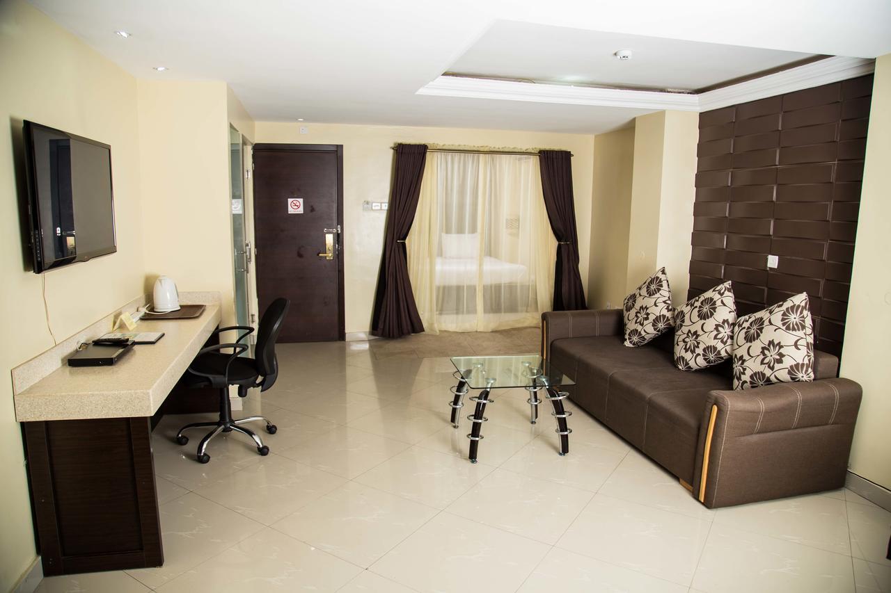 Ksf Place Alaka Lagos Extérieur photo